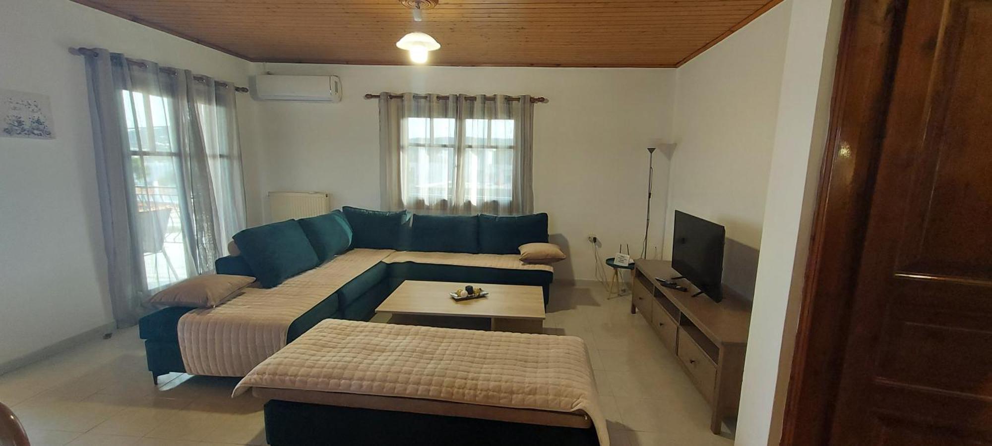 Elena'S Family House Apartment Artemida  Ngoại thất bức ảnh