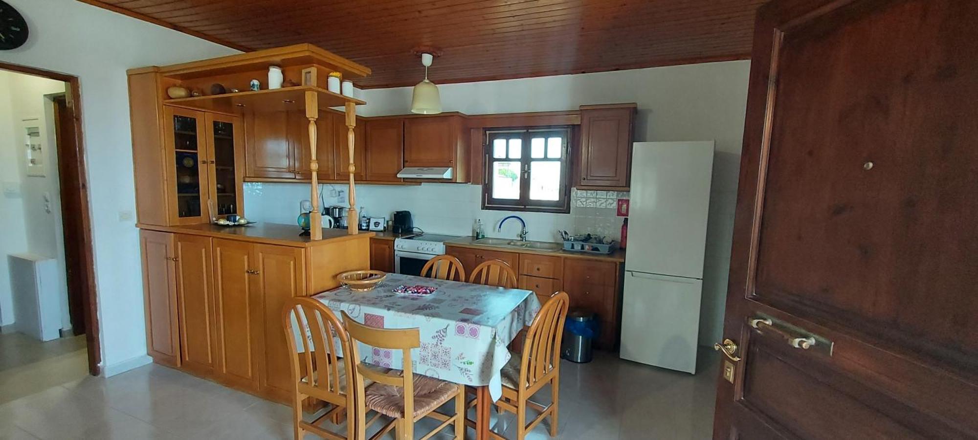 Elena'S Family House Apartment Artemida  Ngoại thất bức ảnh